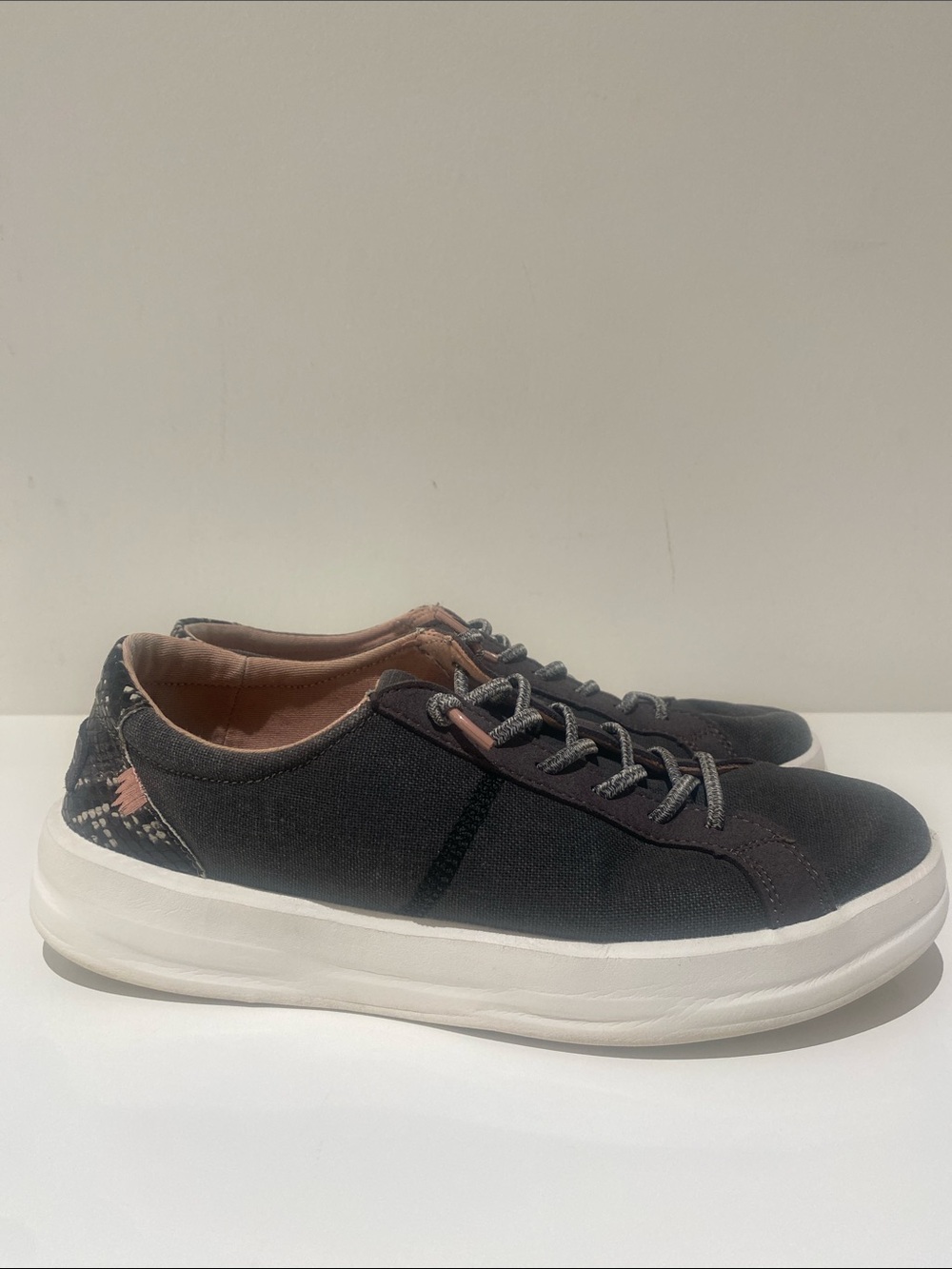 Hey Dude Karina Sneakers Shoes Gray and Pink Size 8